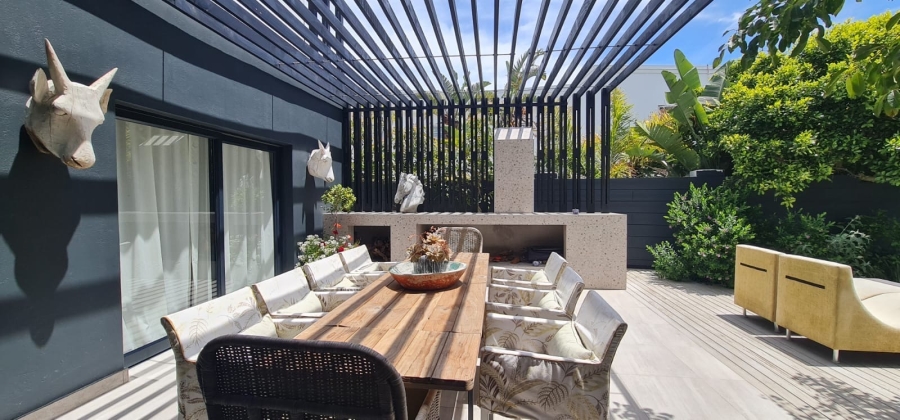 10 Bedroom Property for Sale in Bloubergstrand Western Cape